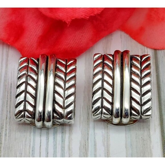 Great Silver Tone Textured Square Clip On Earrings Etched Mirrored CUTE .75" - Picture 4 of 11